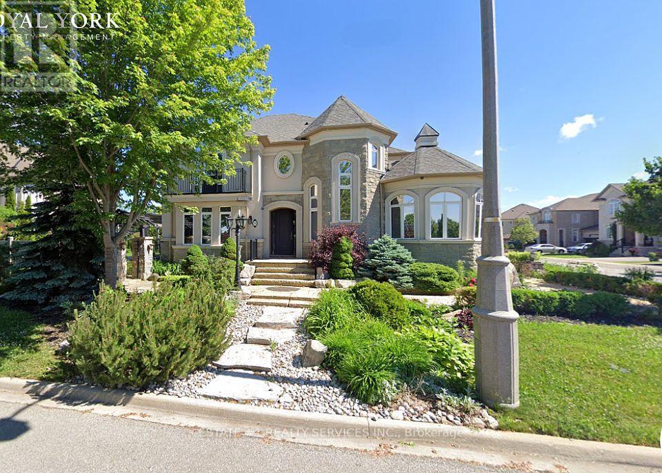 34 Violetridge Court, Brampton, Ontario  L6P 2W4 - Photo 2 - W12292789
