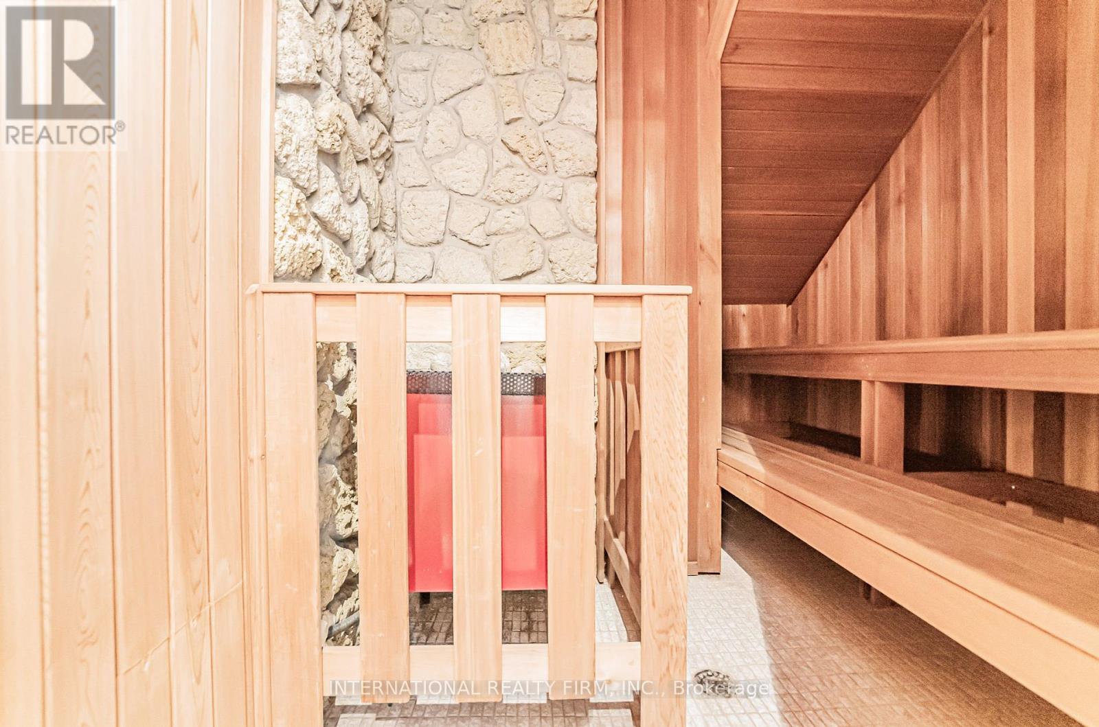 6 Penwood Crescent, Toronto, Ontario  M3B 2B9 - Photo 18 - C12361396