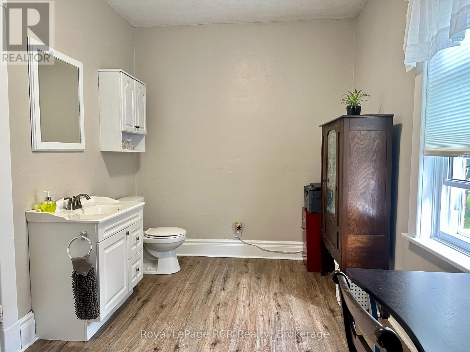 510 12th Street, Hanover, Ontario  N4N 1V9 - Photo 18 - X12275377