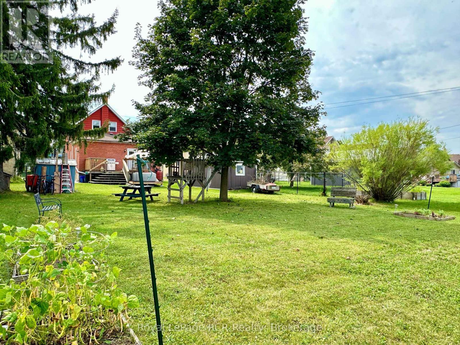 510 12th Street, Hanover, Ontario  N4N 1V9 - Photo 6 - X12275377
