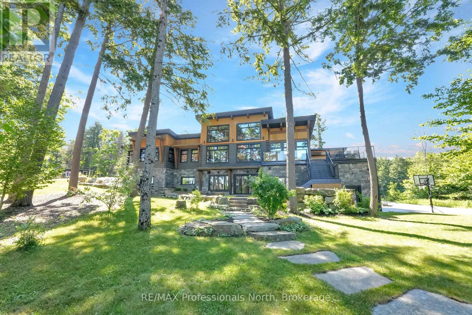 1046 Lone Wolf Crescent, Dysart Et Al, Ontario  K0M 1S0 - Photo 39 - X12359362