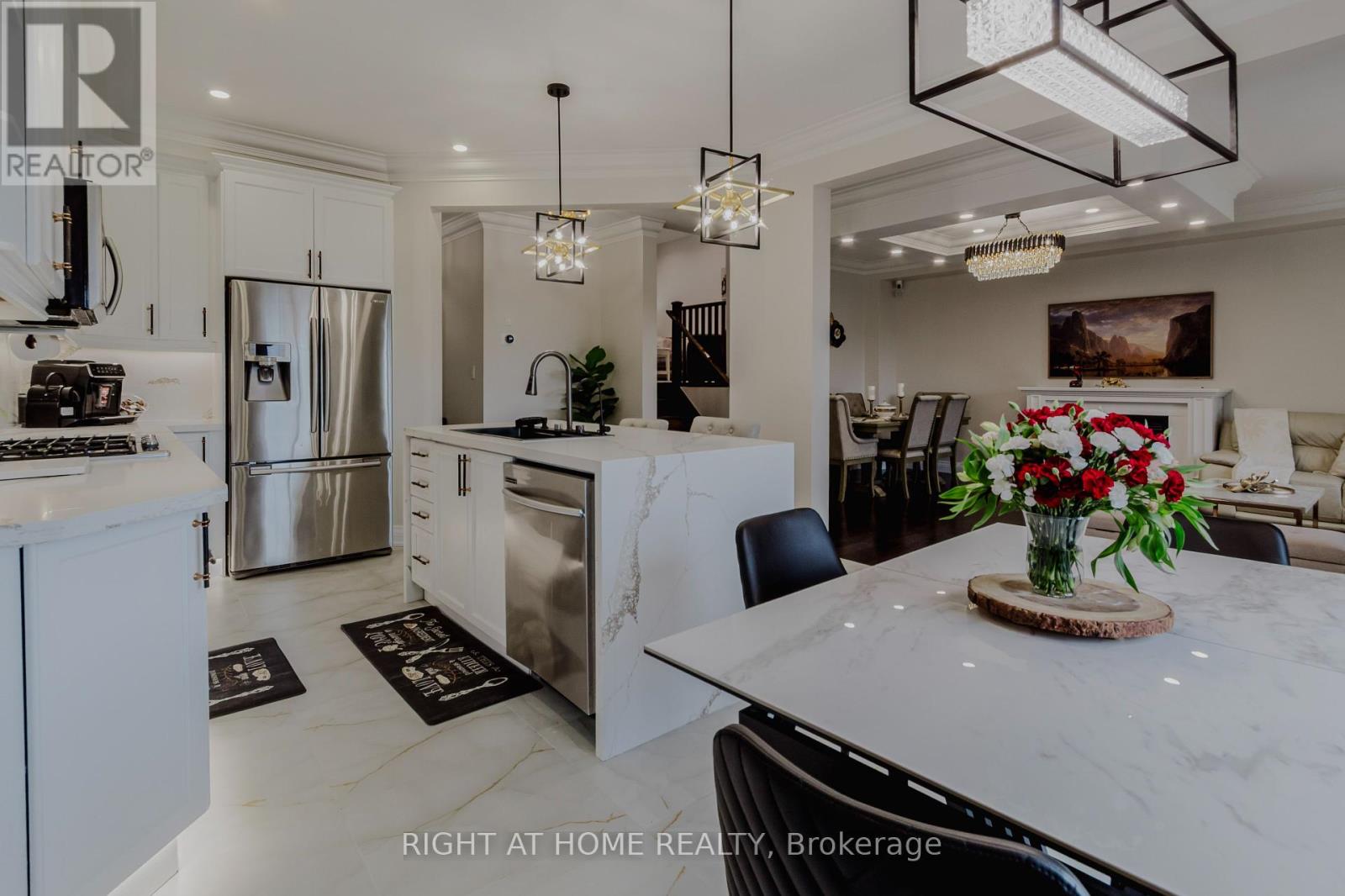 12 Bankfield Crescent, Hamilton, Ontario  L8J 0B9 - Photo 11 - X12361393