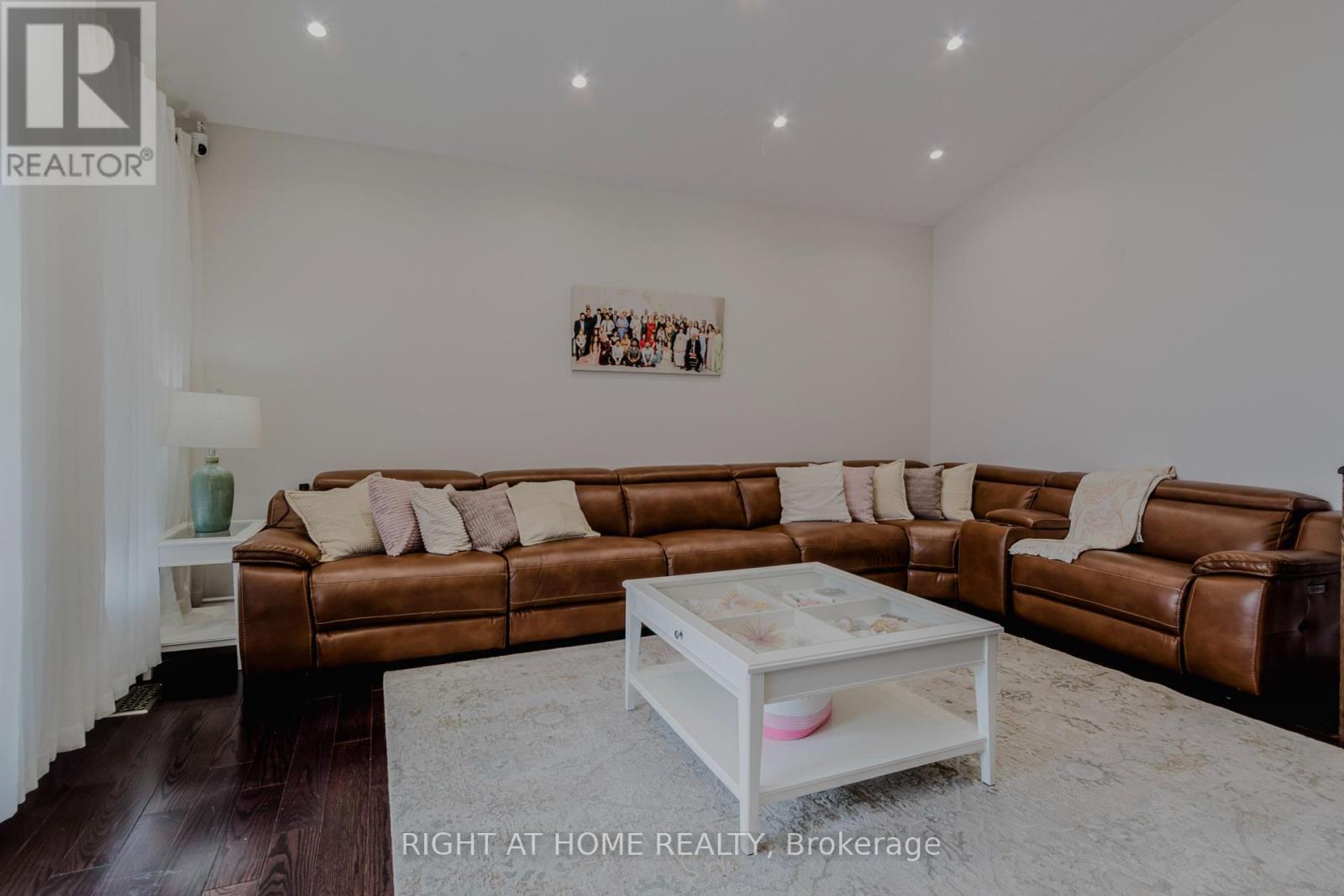 12 Bankfield Crescent, Hamilton, Ontario  L8J 0B9 - Photo 18 - X12361393