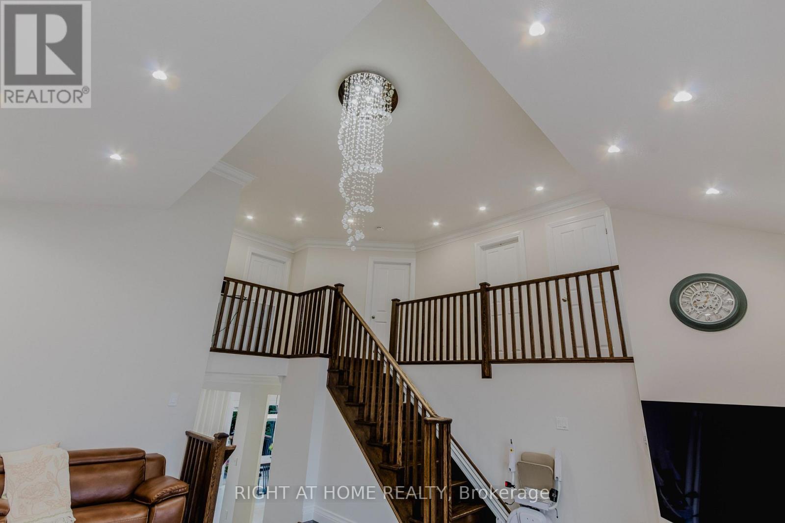 12 Bankfield Crescent, Hamilton, Ontario  L8J 0B9 - Photo 19 - X12361393