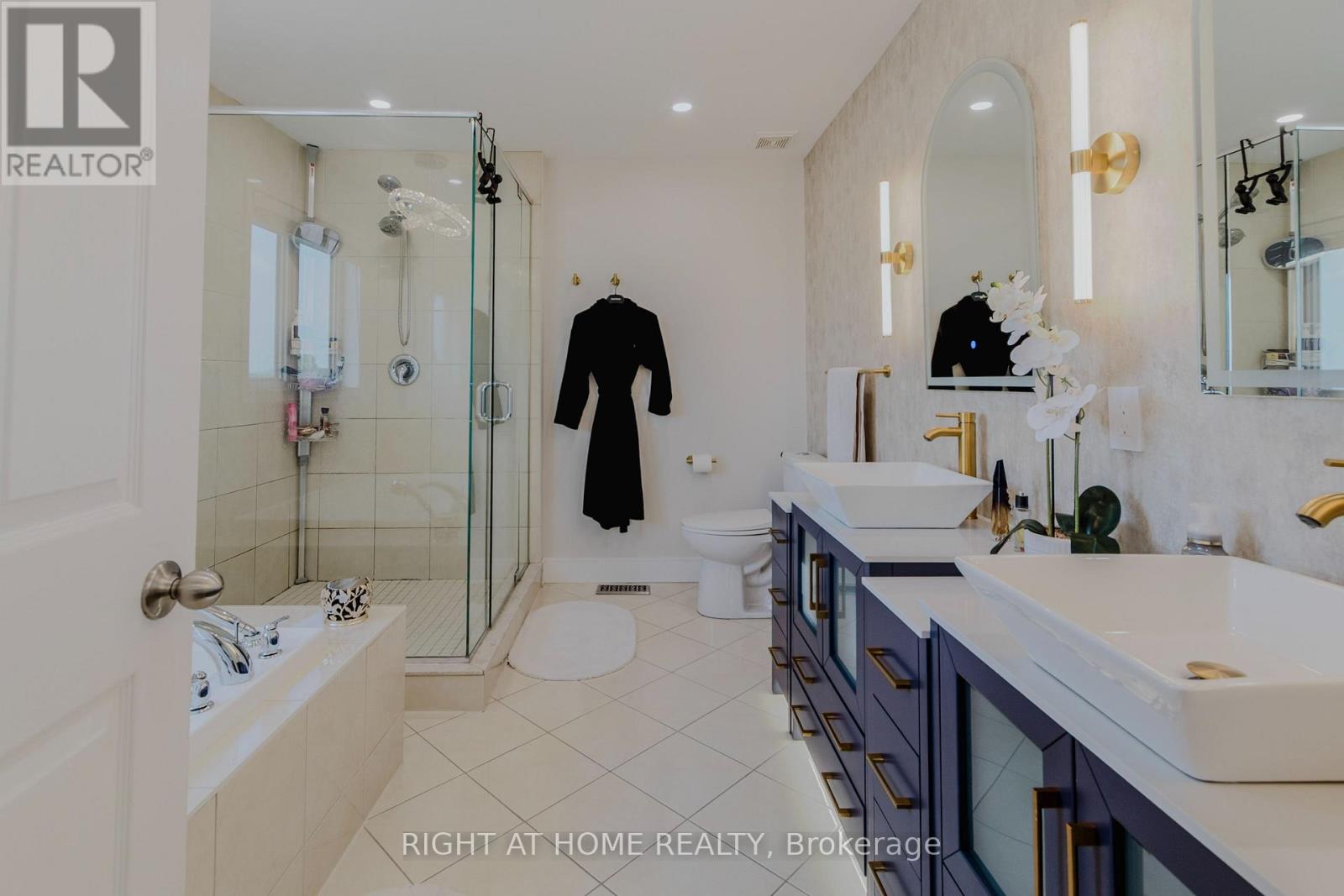 12 Bankfield Crescent, Hamilton, Ontario  L8J 0B9 - Photo 25 - X12361393