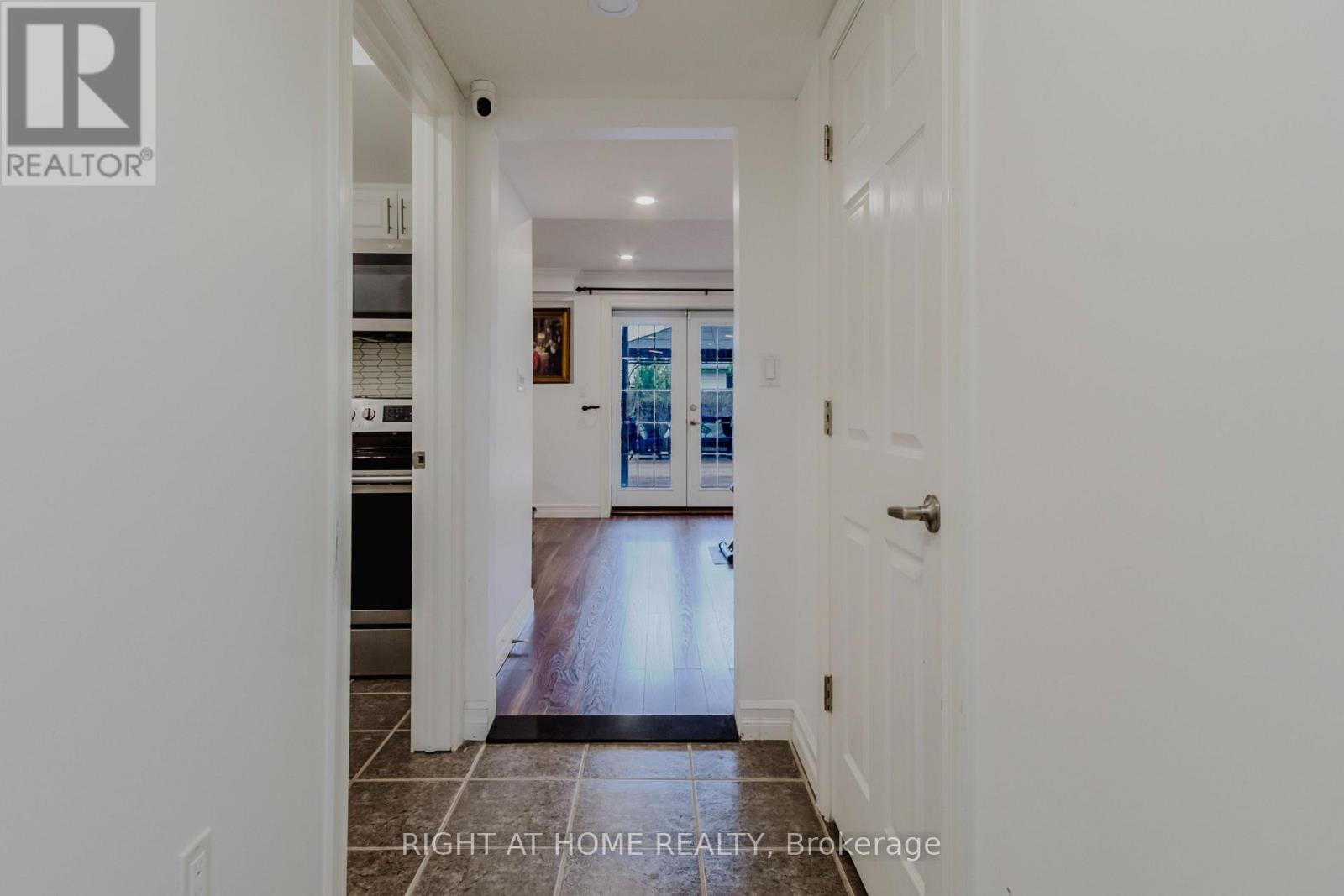 12 Bankfield Crescent, Hamilton, Ontario  L8J 0B9 - Photo 32 - X12361393