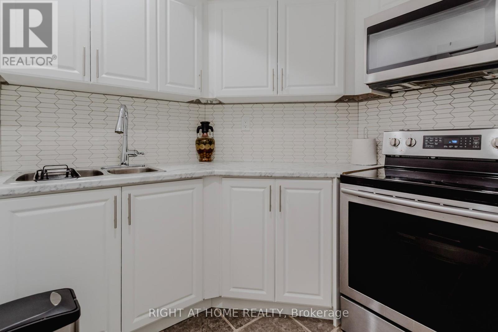 12 Bankfield Crescent, Hamilton, Ontario  L8J 0B9 - Photo 34 - X12361393