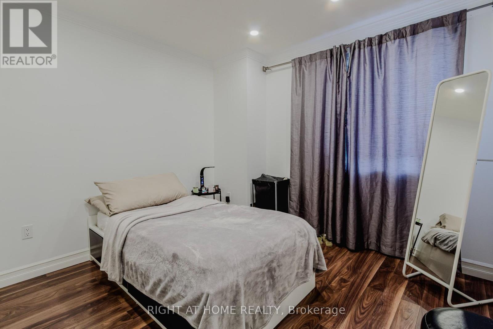 12 Bankfield Crescent, Hamilton, Ontario  L8J 0B9 - Photo 37 - X12361393