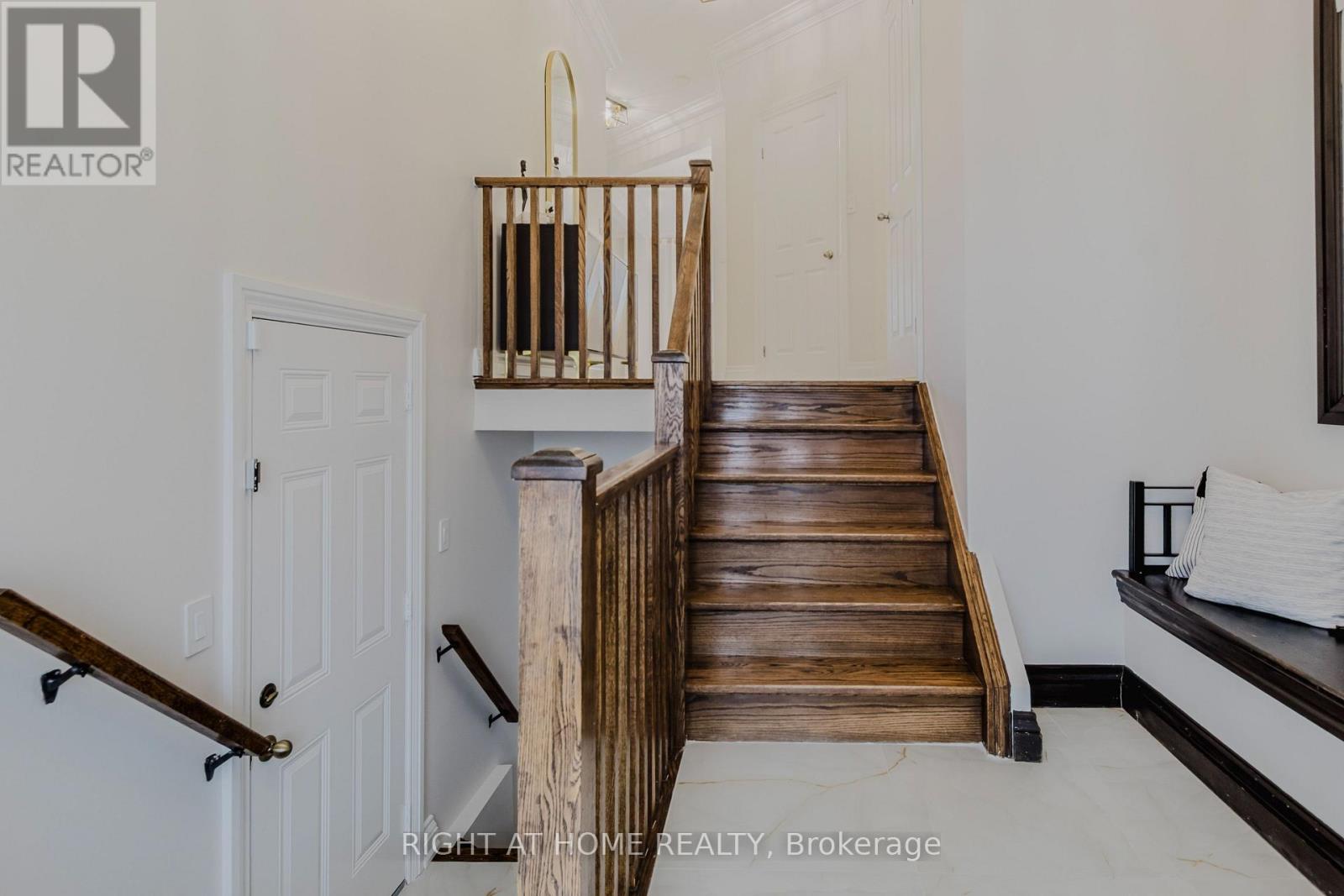 12 Bankfield Crescent, Hamilton, Ontario  L8J 0B9 - Photo 6 - X12361393