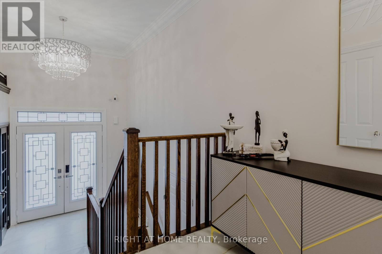 12 Bankfield Crescent, Hamilton, Ontario  L8J 0B9 - Photo 7 - X12361393