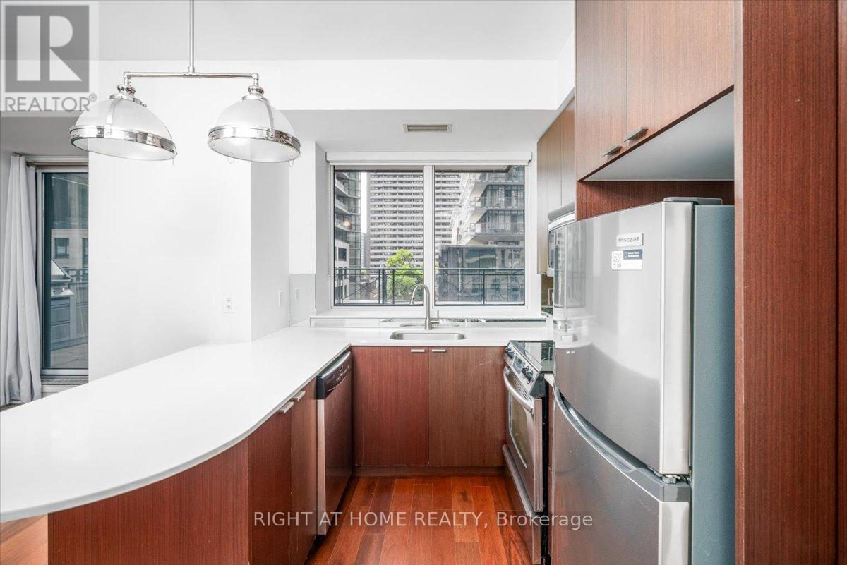 517 - 35 Hayden Street, Toronto, Ontario  M4Y 3C3 - Photo 10 - C12197140