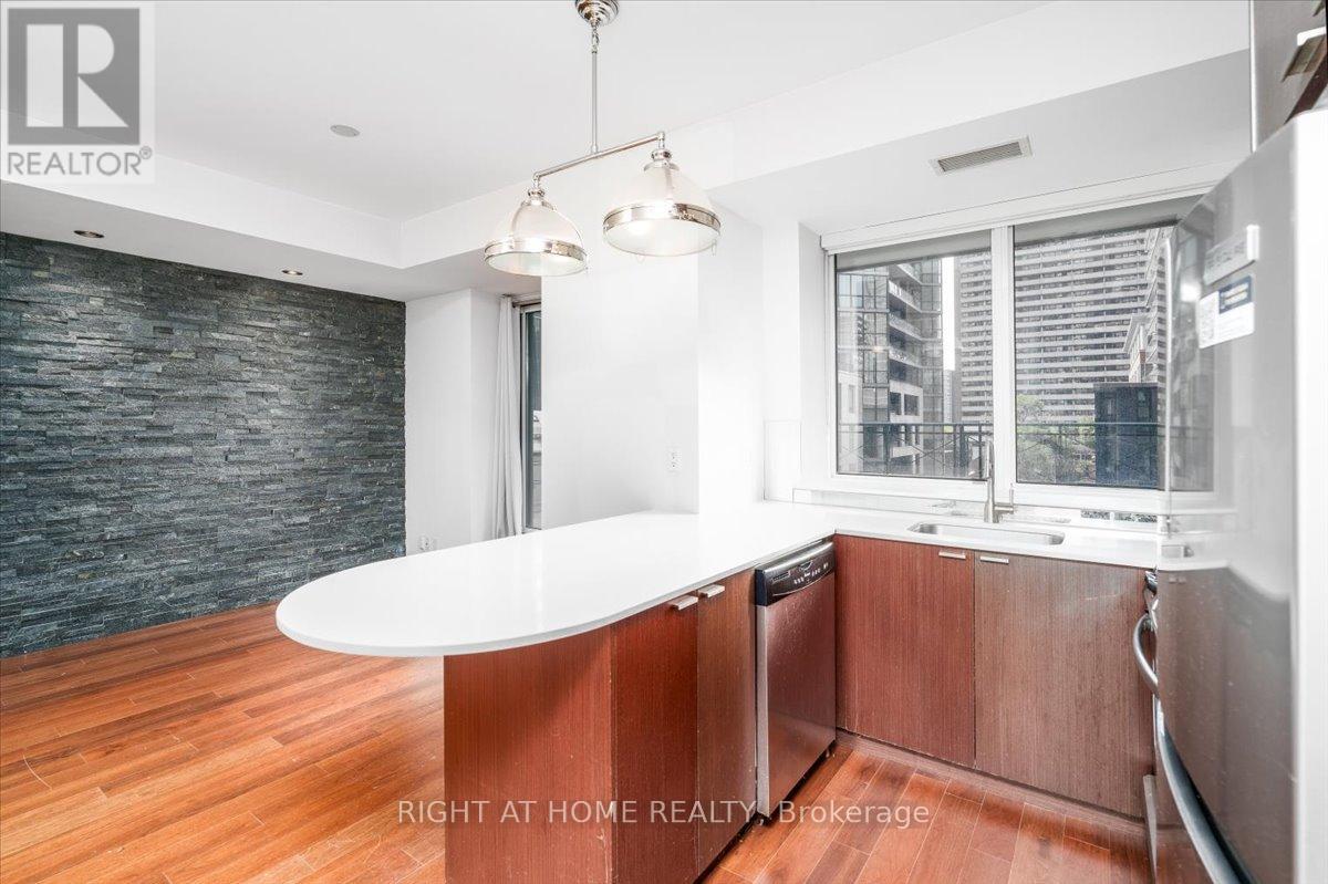 517 - 35 Hayden Street, Toronto, Ontario  M4Y 3C3 - Photo 9 - C12197140
