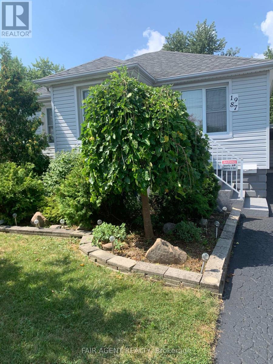 1987 Balfour Boulevard, Windsor, Ontario  N8T 2S4 - Photo 2 - X12361418