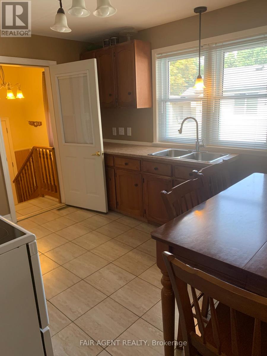 1987 Balfour Boulevard, Windsor, Ontario  N8T 2S4 - Photo 4 - X12361418