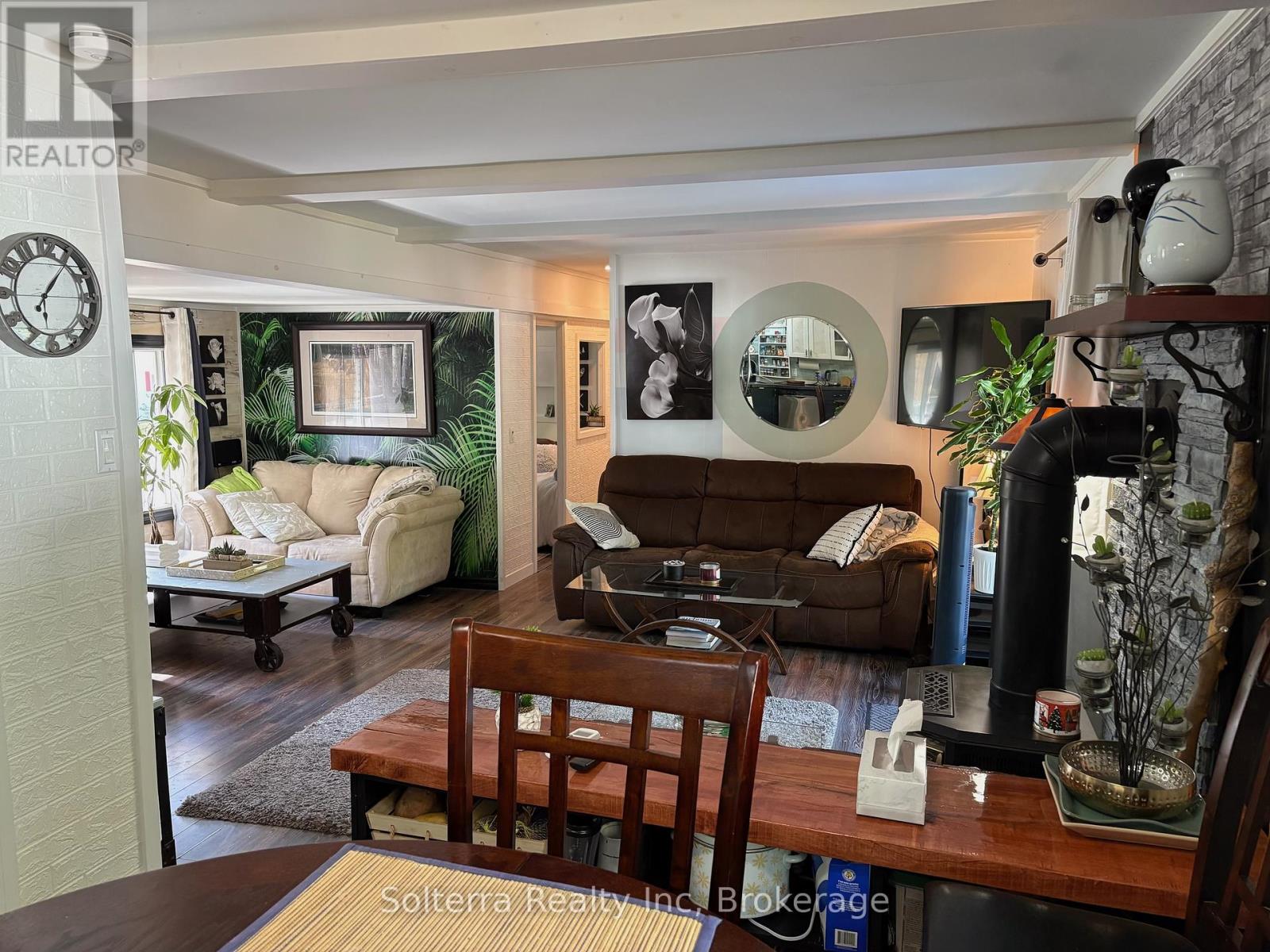 Unit 402 - 1713 Highway 11, South S, Gravenhurst, Ontario  P0E 1G0 - Photo 15 - X12361417