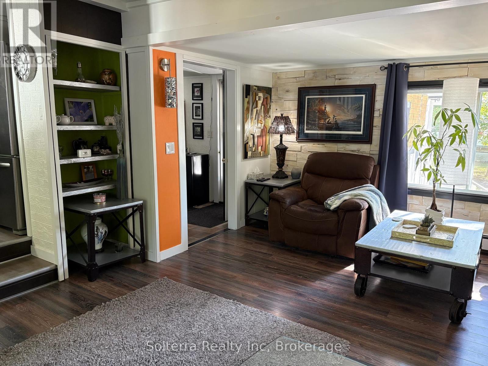 Unit 402 - 1713 Highway 11, South S, Gravenhurst, Ontario  P0E 1G0 - Photo 17 - X12361417