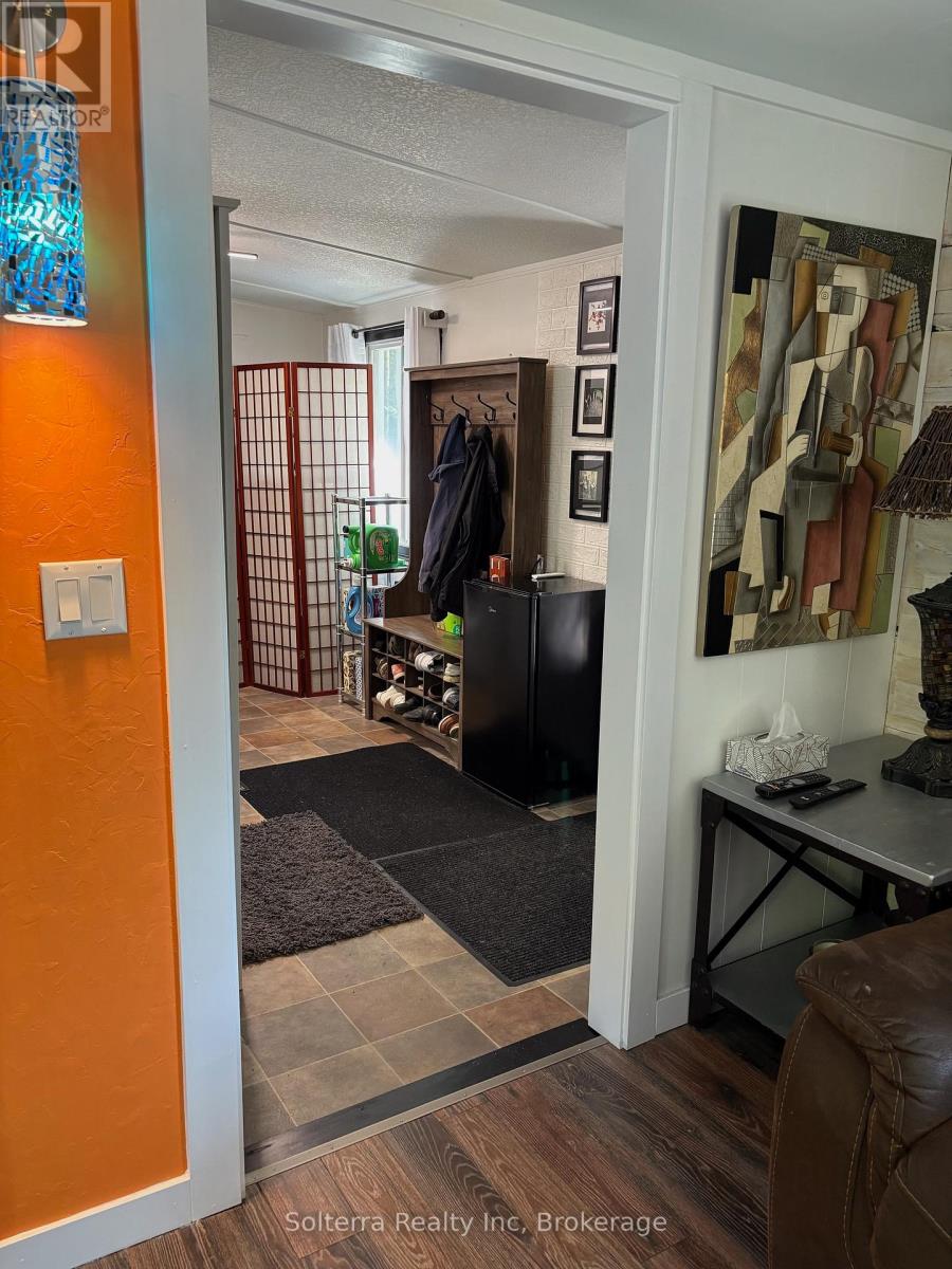 Unit 402 - 1713 Highway 11, South S, Gravenhurst, Ontario  P0E 1G0 - Photo 18 - X12361417