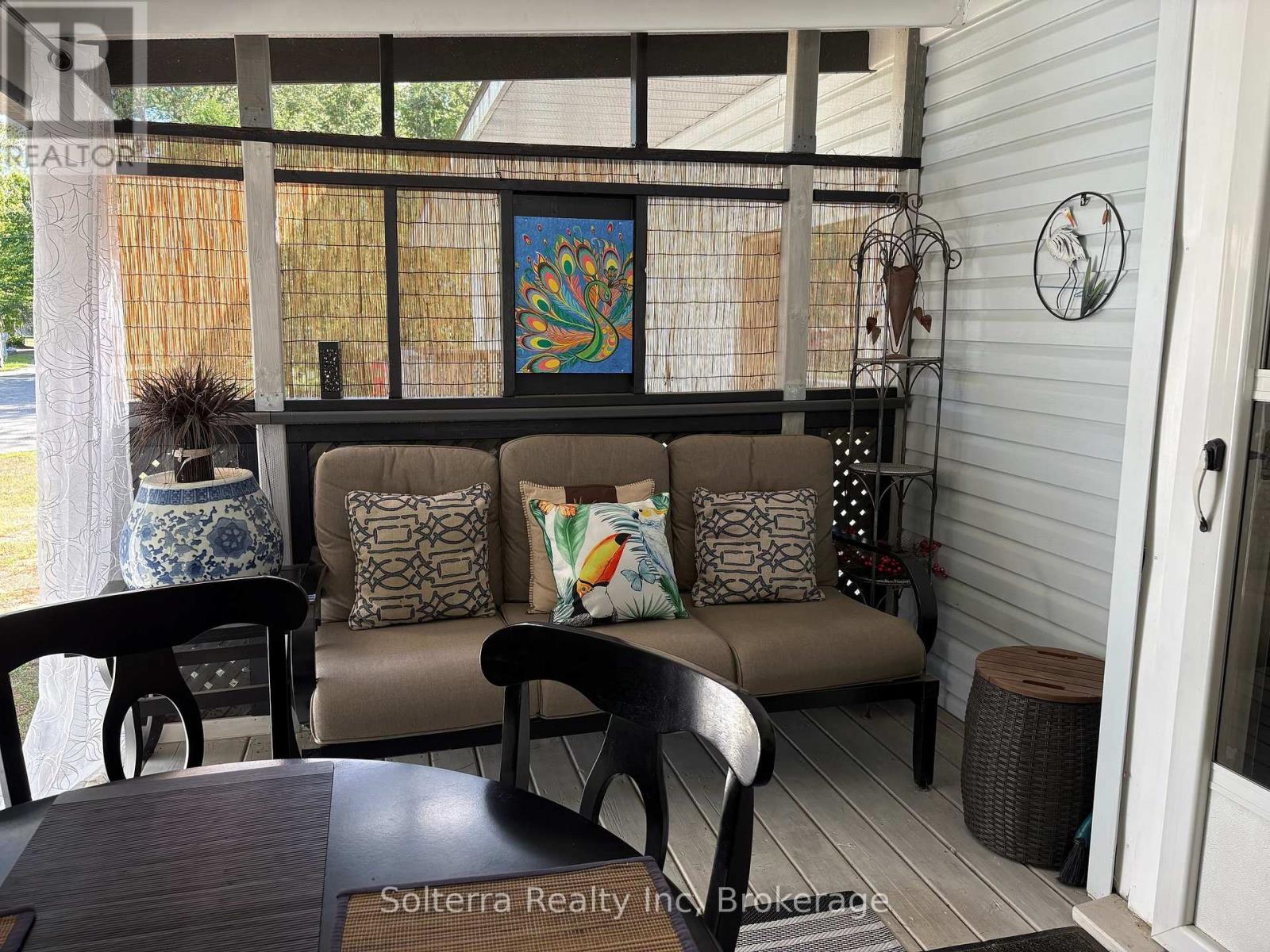 Unit 402 - 1713 Highway 11, South S, Gravenhurst, Ontario  P0E 1G0 - Photo 6 - X12361417