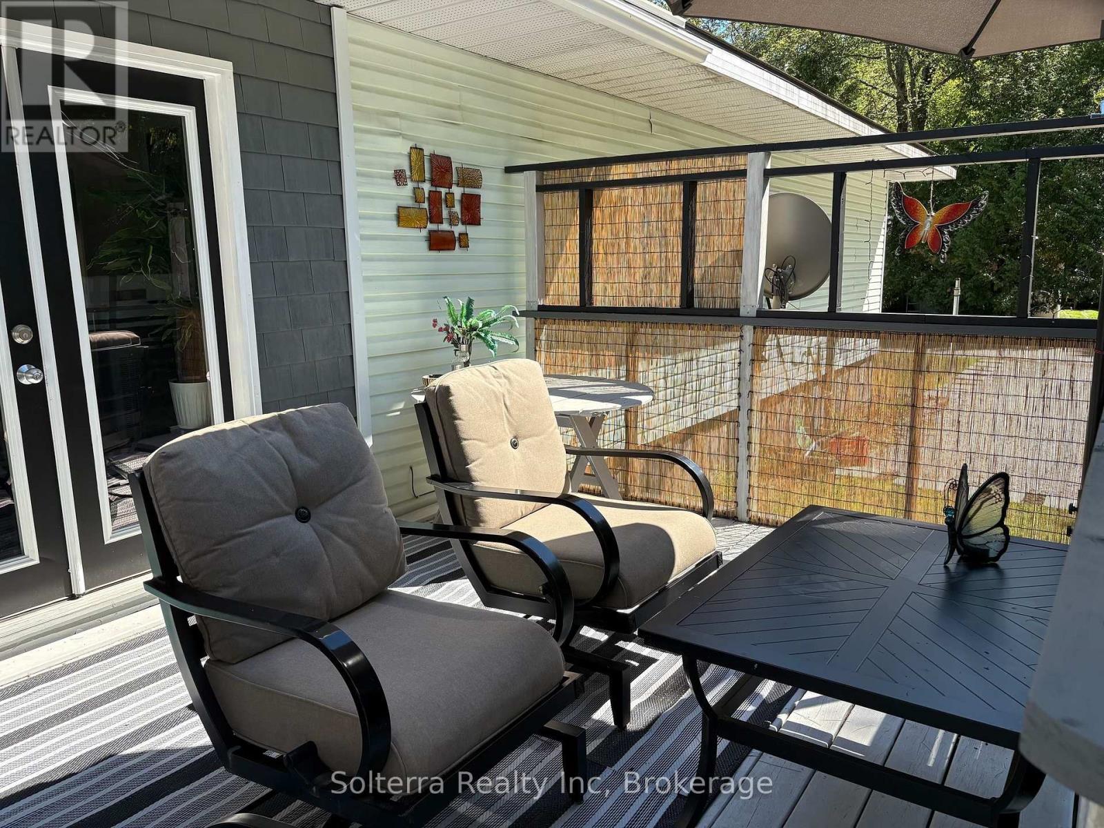 Unit 402 - 1713 Highway 11, South S, Gravenhurst, Ontario  P0E 1G0 - Photo 7 - X12361417