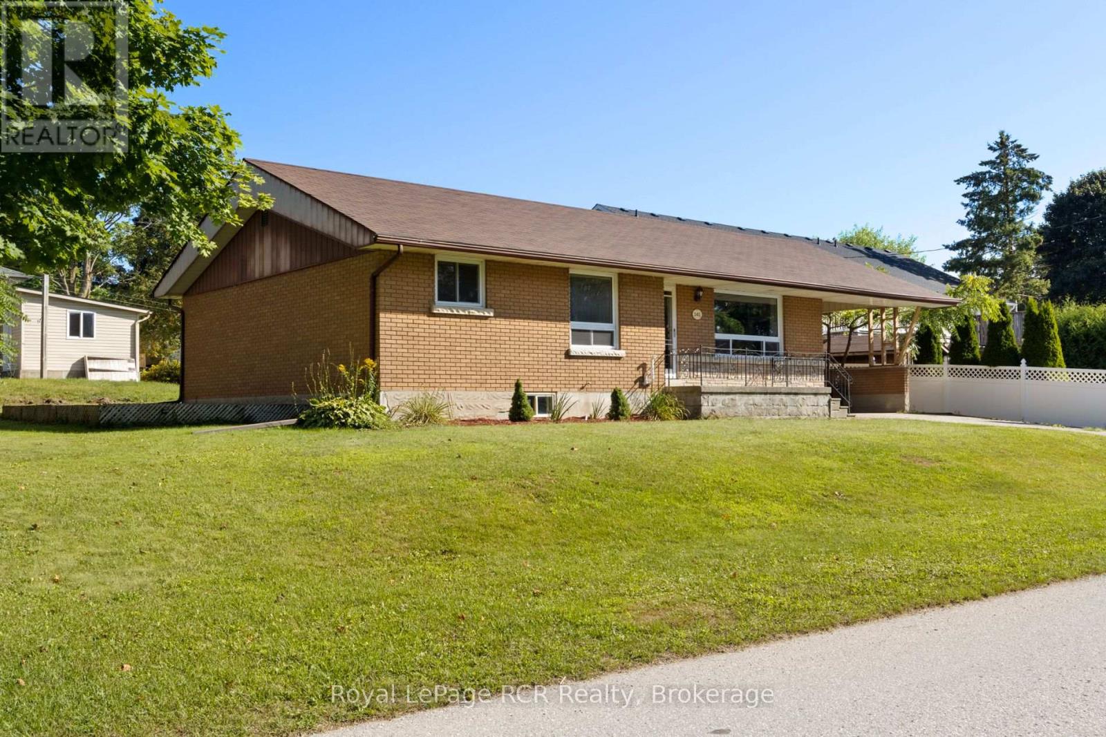 141 North Water Street W, Wellington North, Ontario  N0G 2L3 - Photo 5 - X12361420