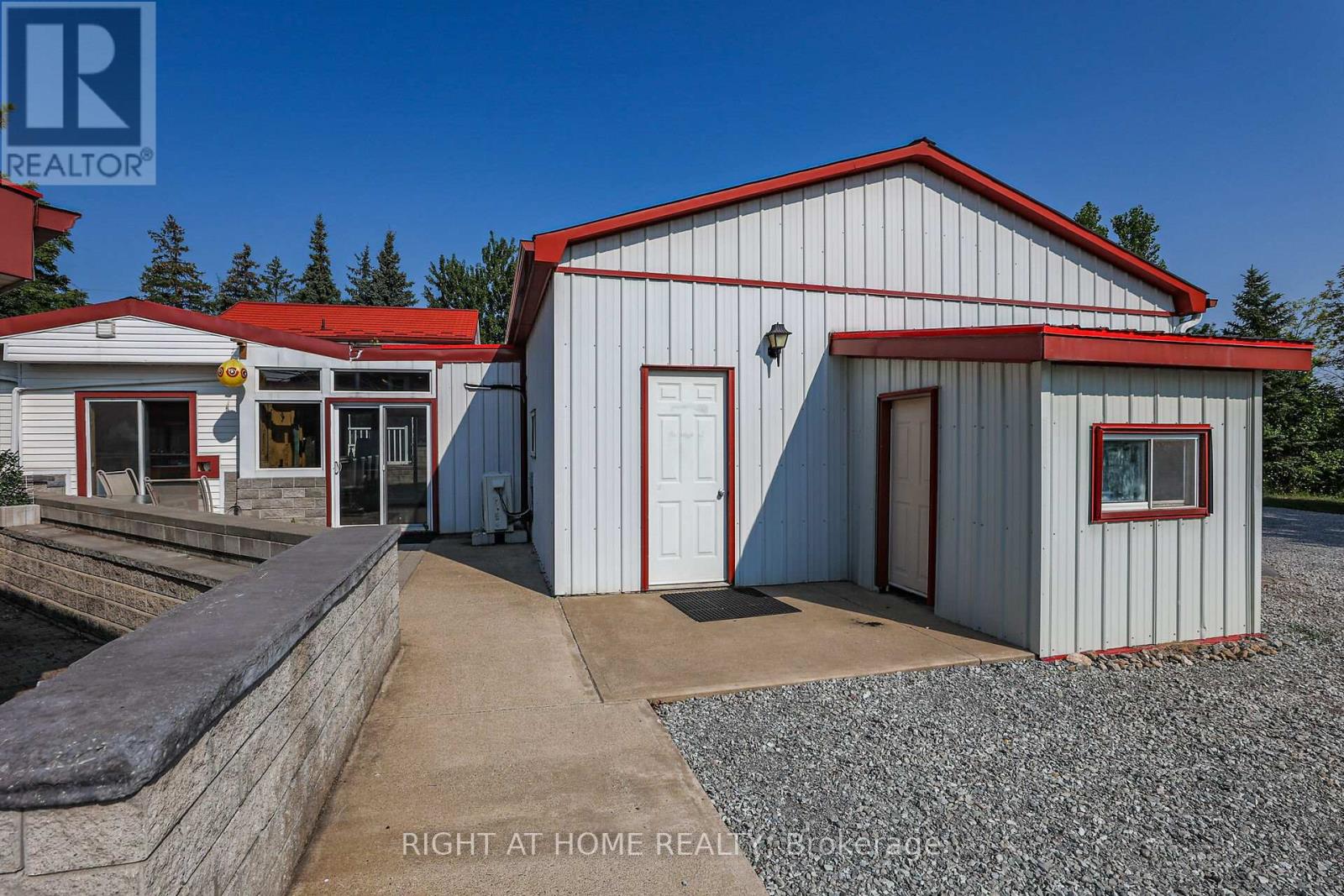 1027 Niagara Stone Road, Niagara-On-The-Lake, Ontario  L0S 1J0 - Photo 12 - X12361448