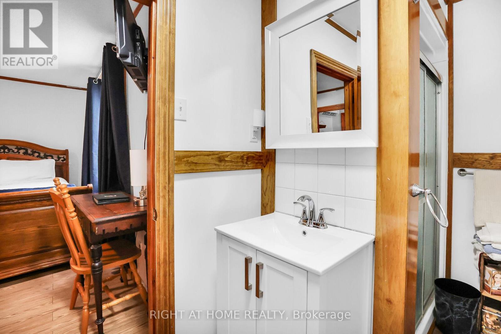 1027 Niagara Stone Road, Niagara-On-The-Lake, Ontario  L0S 1J0 - Photo 31 - X12361448
