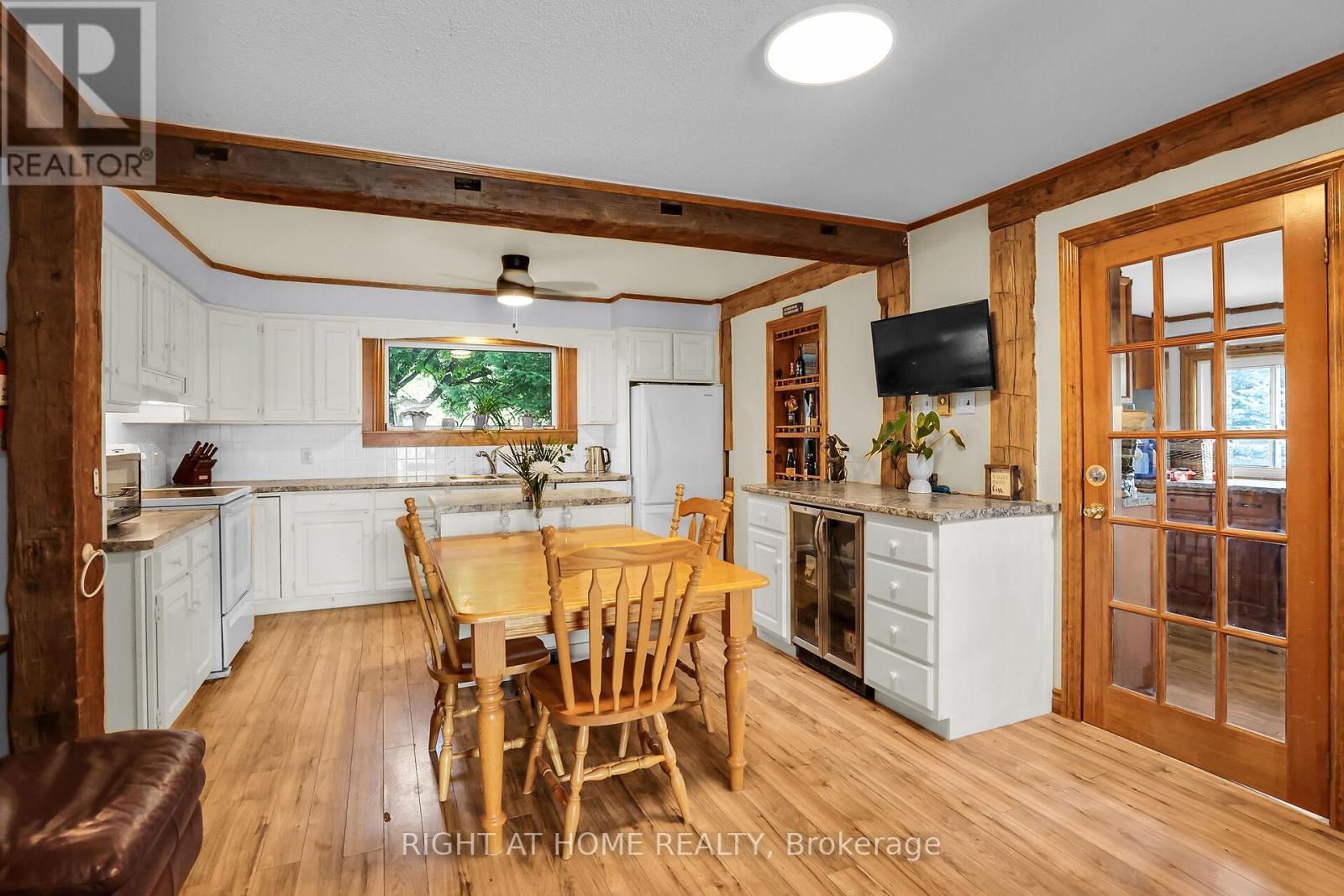 1027 Niagara Stone Road, Niagara-On-The-Lake, Ontario  L0S 1J0 - Photo 4 - X12361448