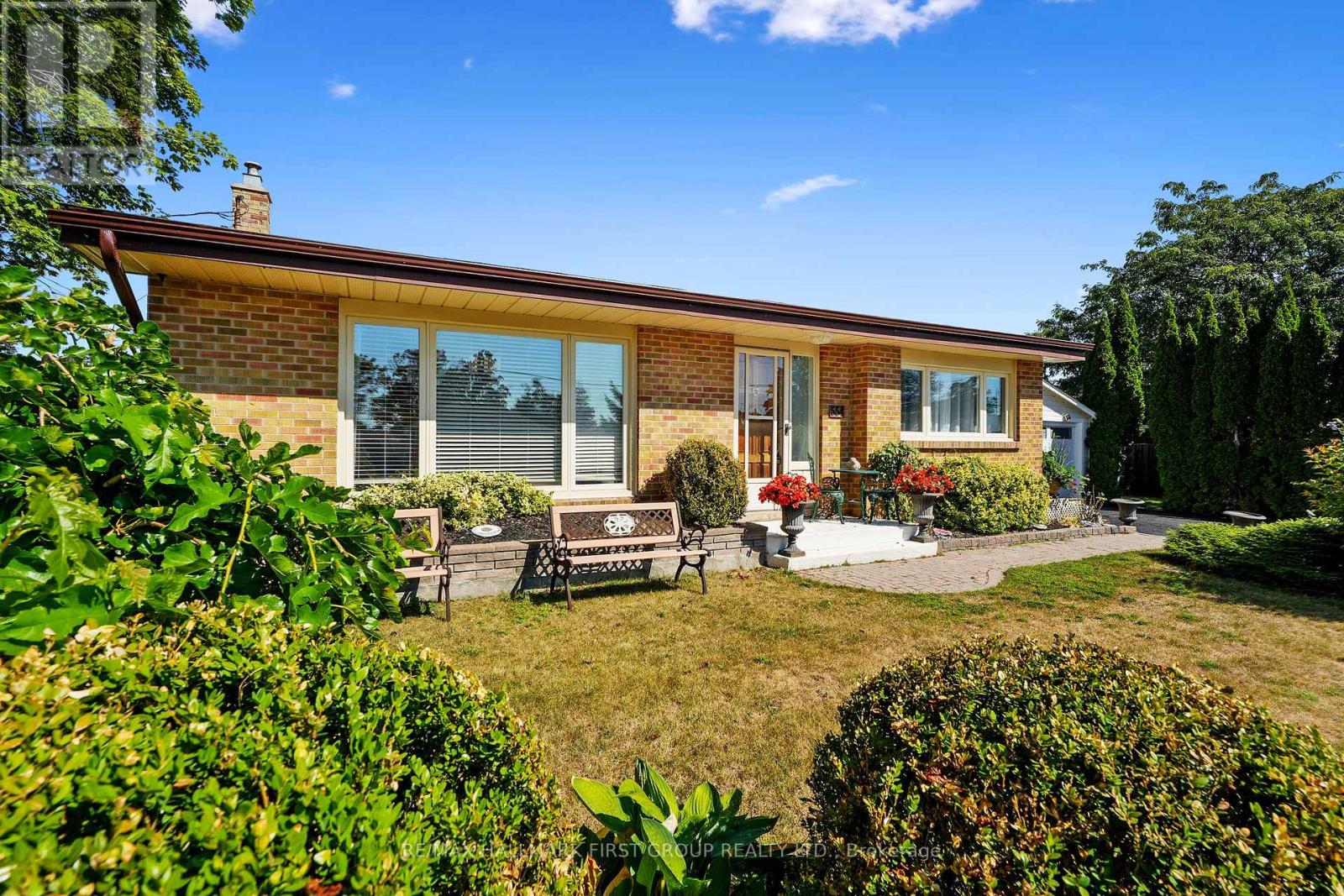 554 Elizabeth Street, Cobourg, Ontario  K9A 2A1 - Photo 2 - X12355293