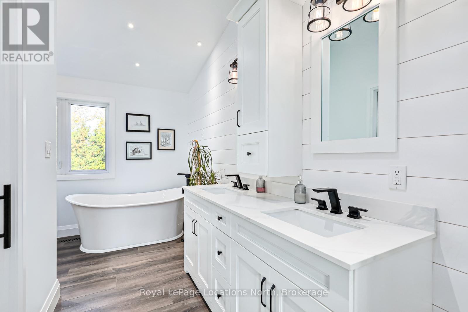 807151 25 Side Road, Grey Highlands, Ontario  N0H 1N0 - Photo 12 - X12361458