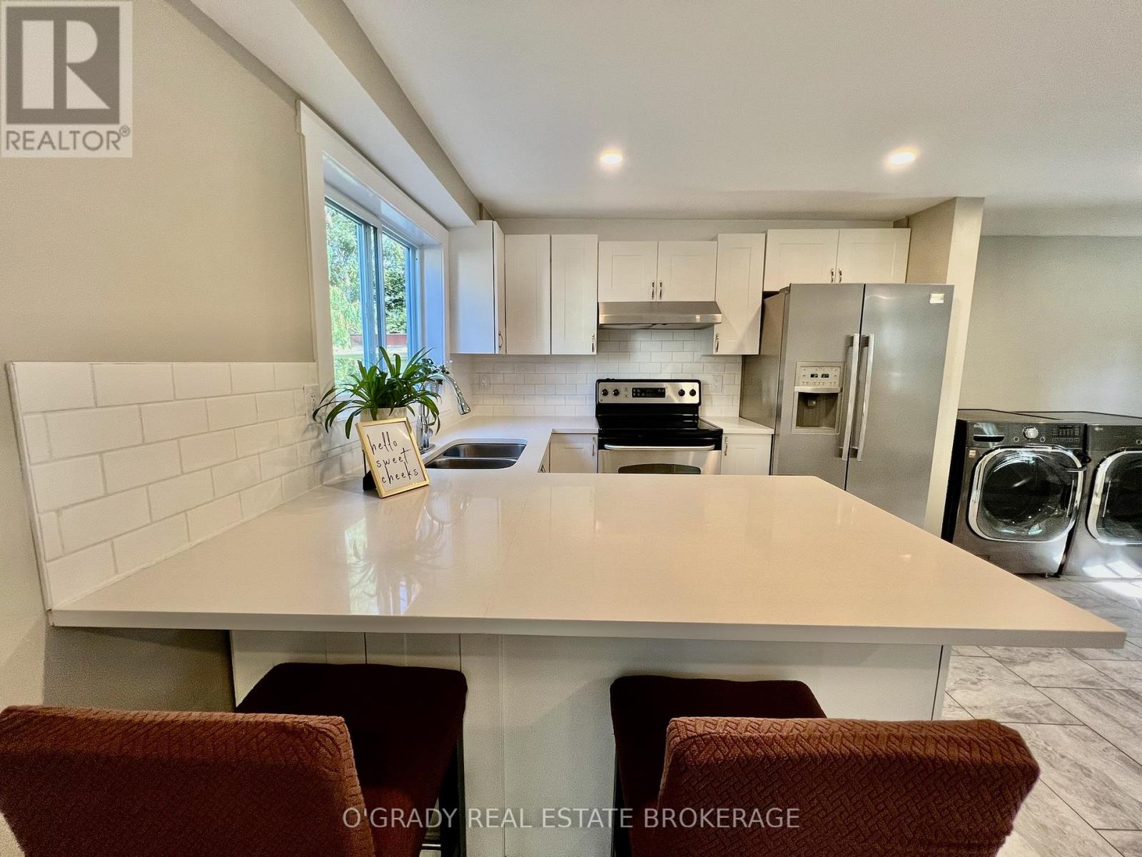 8 Edward Lane, Brockville, Ontario  K6V 5K5 - Photo 4 - X12361489