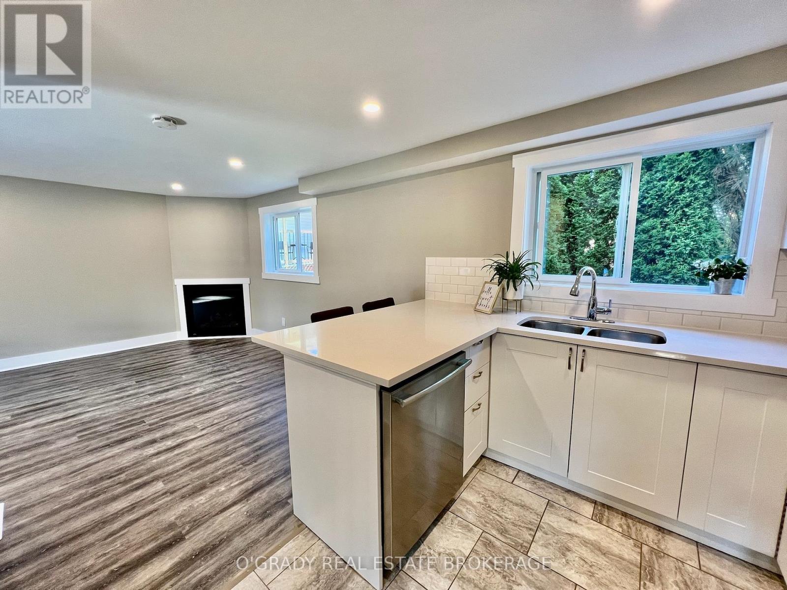 8 Edward Lane, Brockville, Ontario  K6V 5K5 - Photo 5 - X12361489
