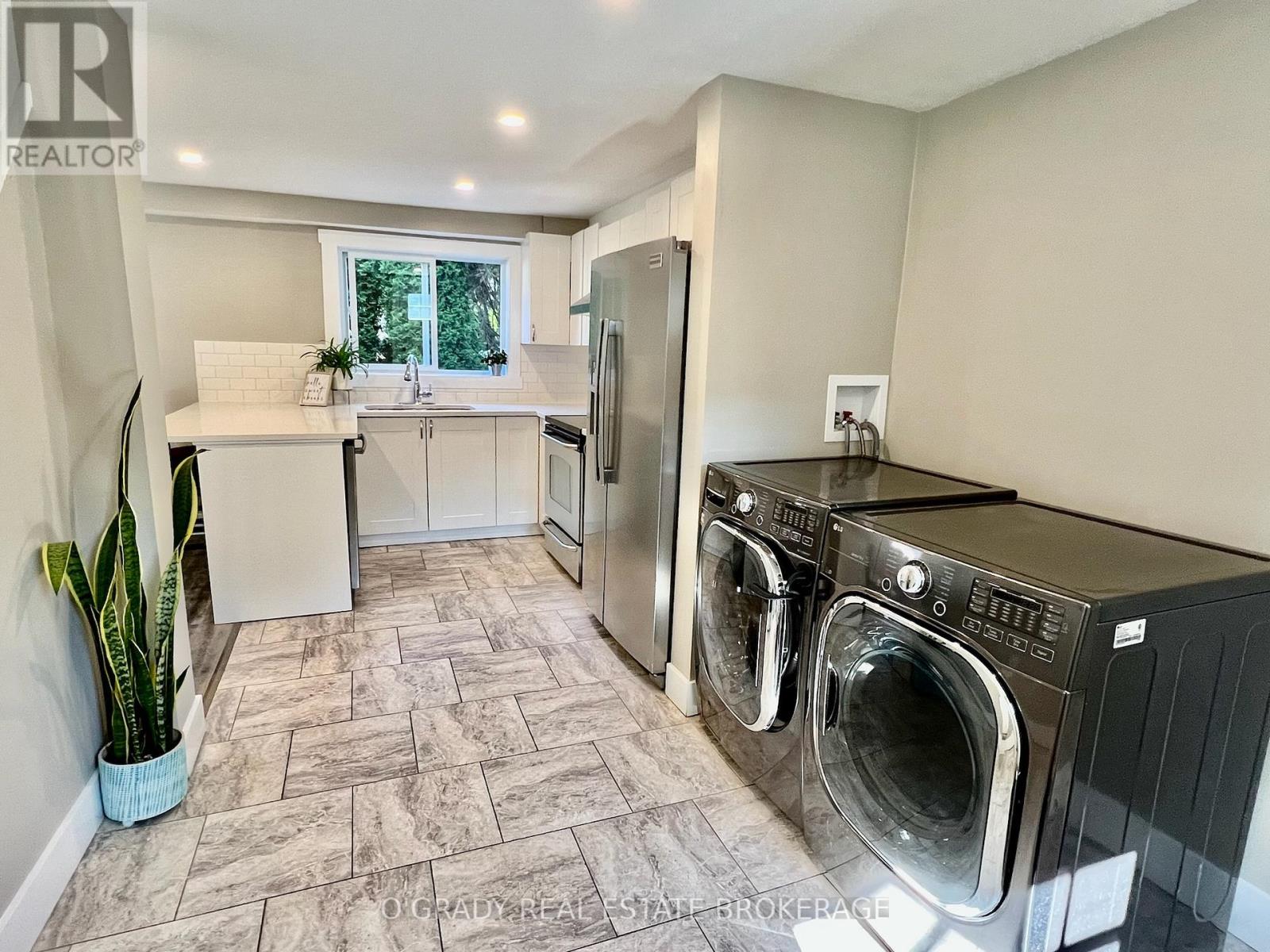8 Edward Lane, Brockville, Ontario  K6V 5K5 - Photo 8 - X12361489