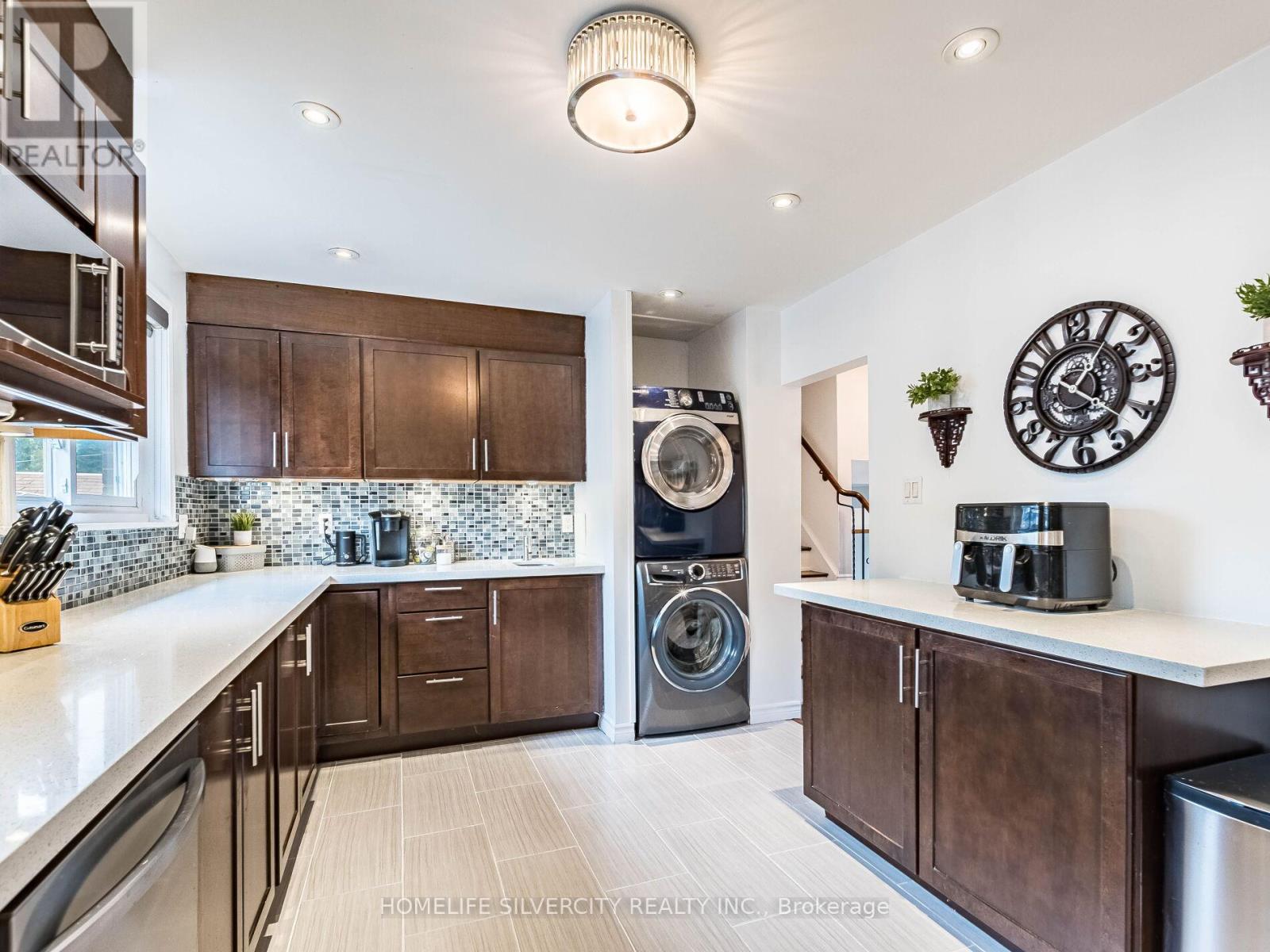 108 Brookland Drive, Brampton, Ontario  L6T 2M5 - Photo 14 - W12340271