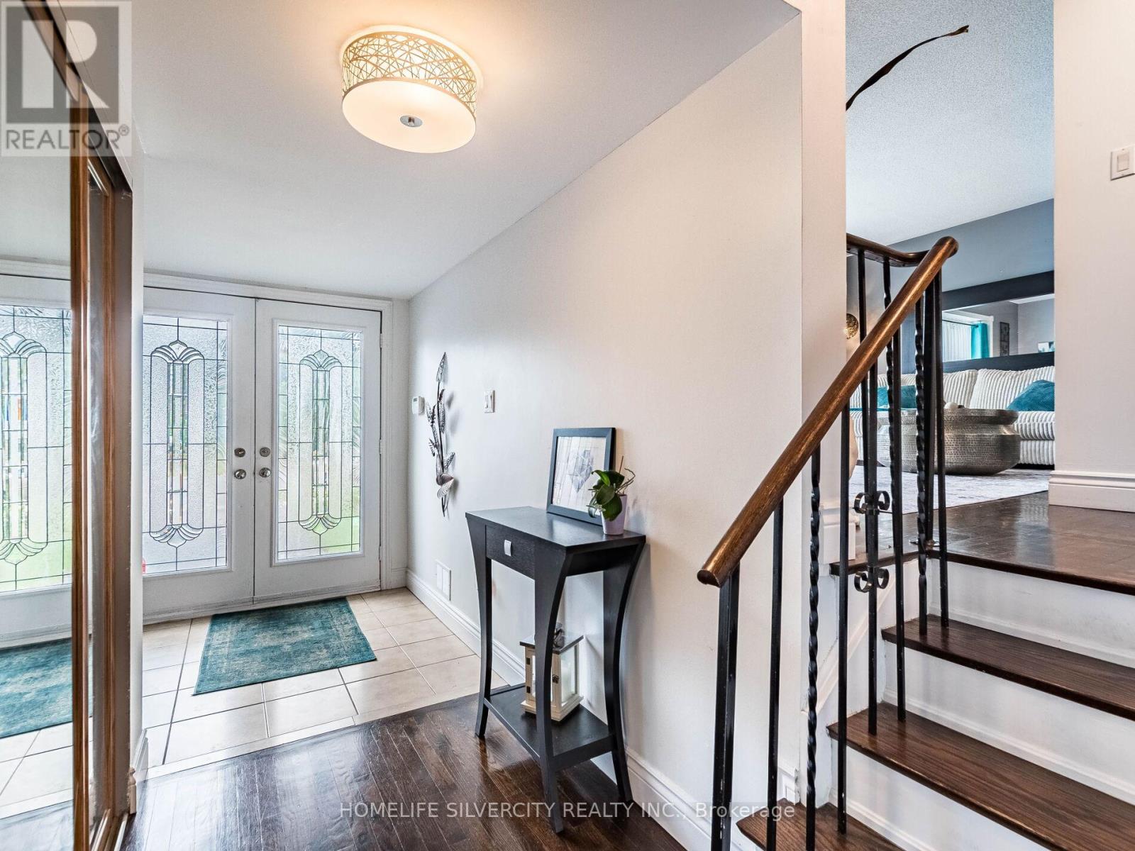 108 Brookland Drive, Brampton, Ontario  L6T 2M5 - Photo 6 - W12340271