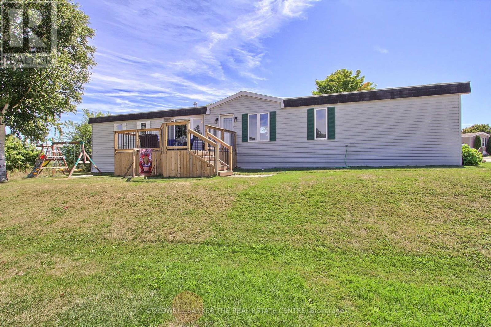 35 Sunrise Circle, Bradford West Gwillimbury, Ontario  L3Z 3W9 - Photo 2 - N12361490