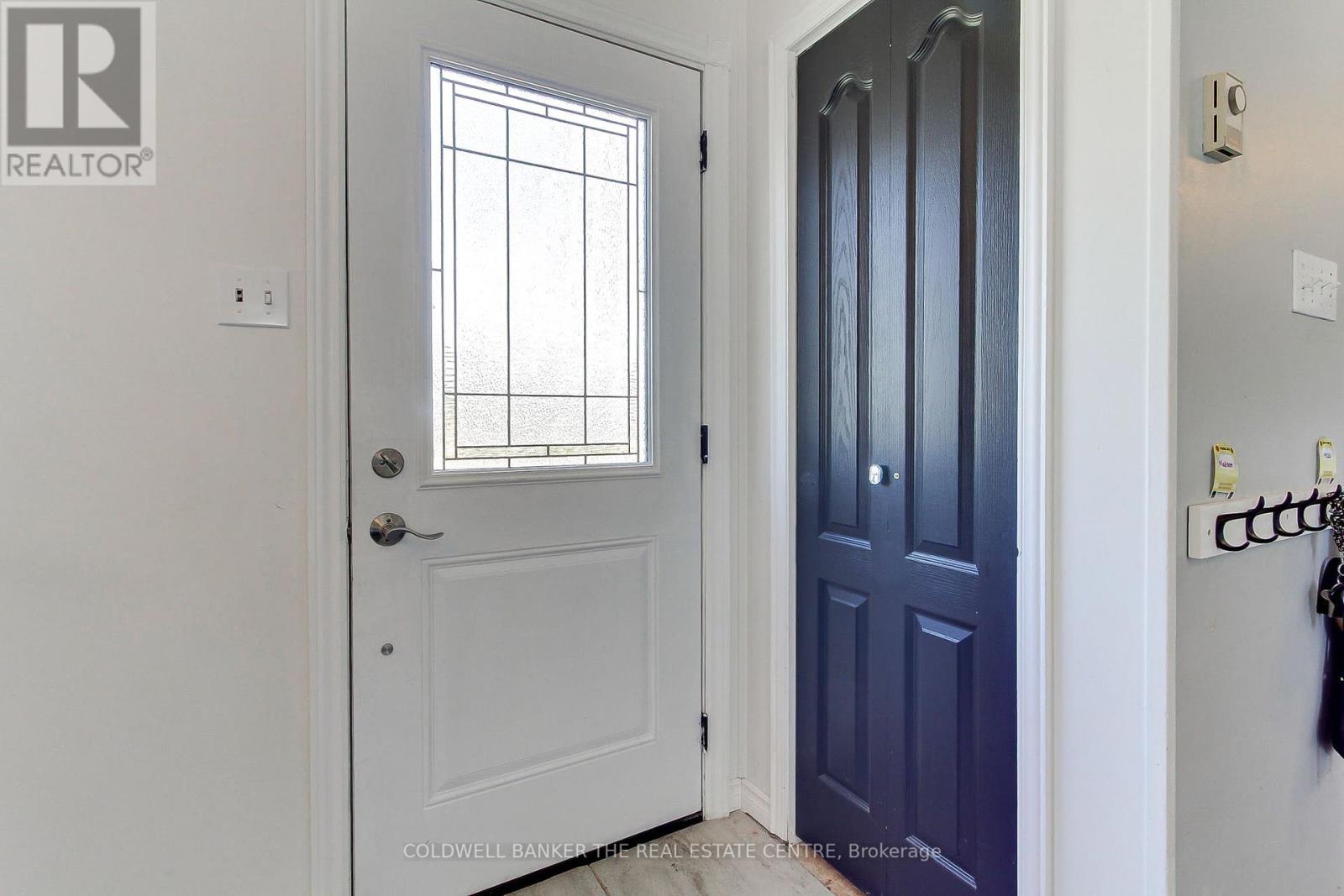 35 Sunrise Circle, Bradford West Gwillimbury, Ontario  L3Z 3W9 - Photo 6 - N12361490