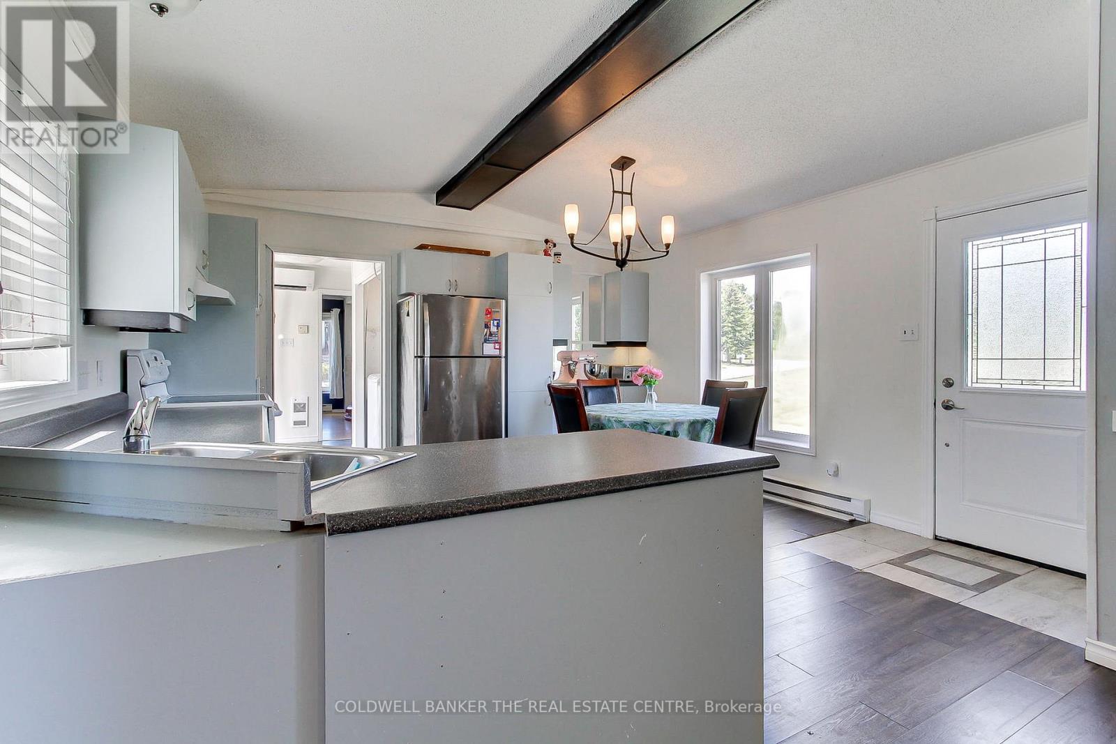 35 Sunrise Circle, Bradford West Gwillimbury, Ontario  L3Z 3W9 - Photo 7 - N12361490