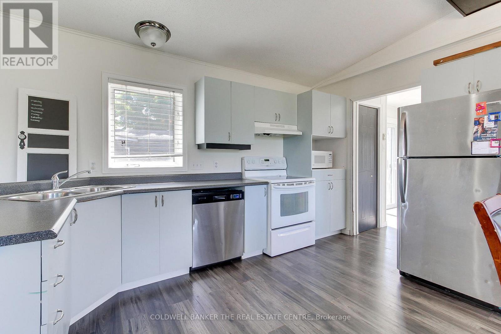 35 Sunrise Circle, Bradford West Gwillimbury, Ontario  L3Z 3W9 - Photo 8 - N12361490