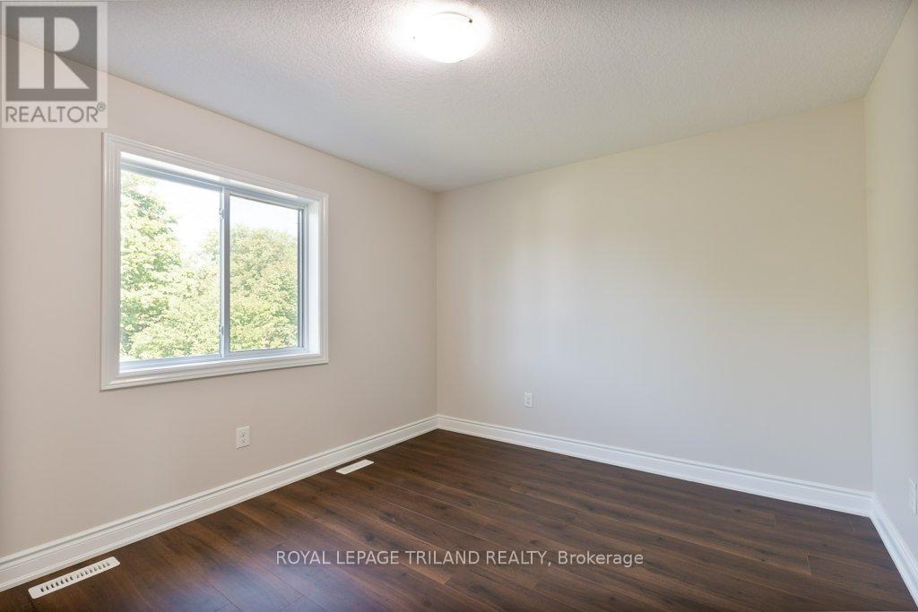 1299 Michael Circle W, London East (East D), Ontario  N5V 2G9 - Photo 12 - X12361505