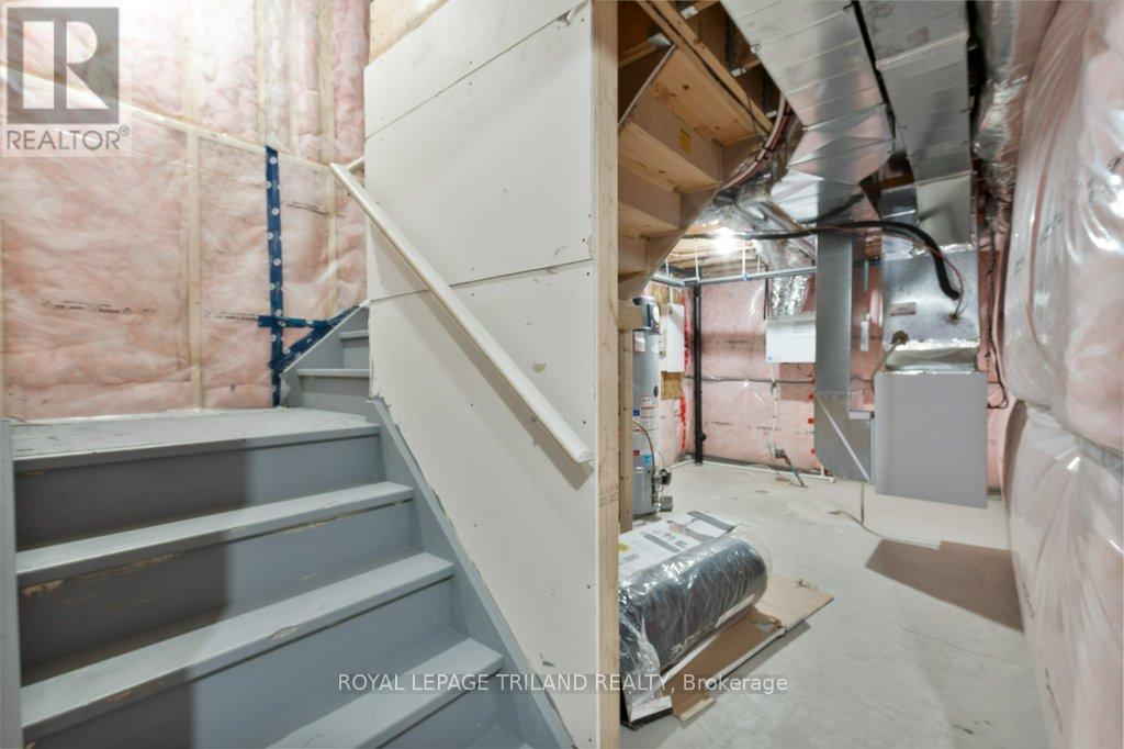1299 Michael Circle W, London East (East D), Ontario  N5V 2G9 - Photo 19 - X12361505