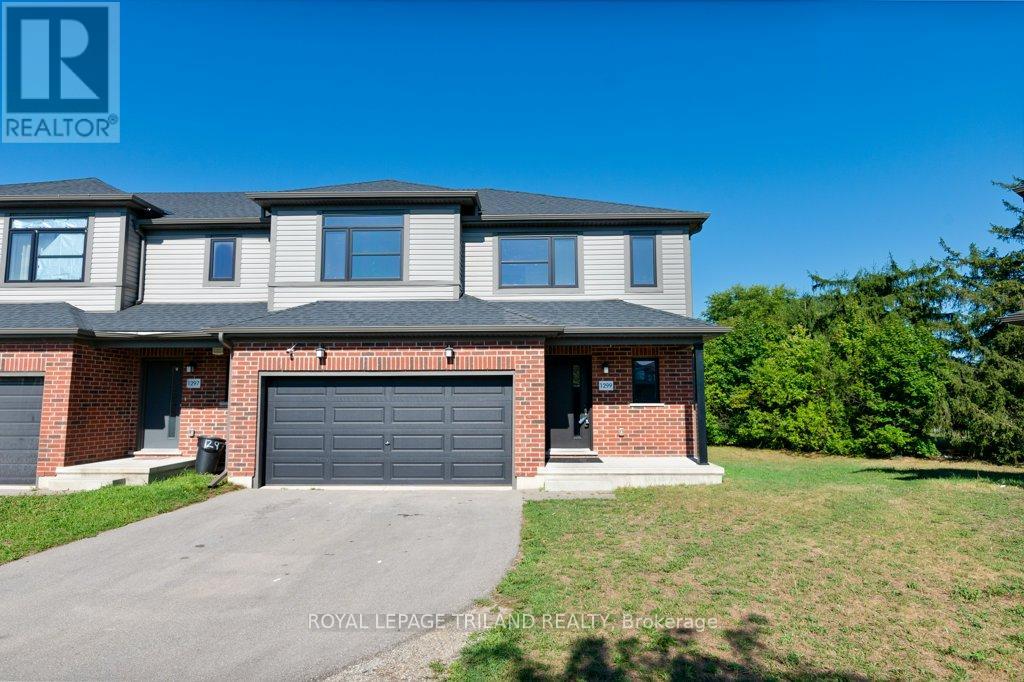 1299 Michael Circle W, London East (East D), Ontario  N5V 2G9 - Photo 2 - X12361505