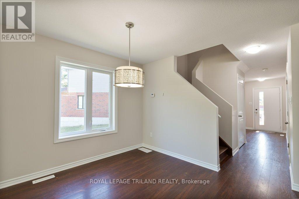 1299 Michael Circle W, London East (East D), Ontario  N5V 2G9 - Photo 5 - X12361505