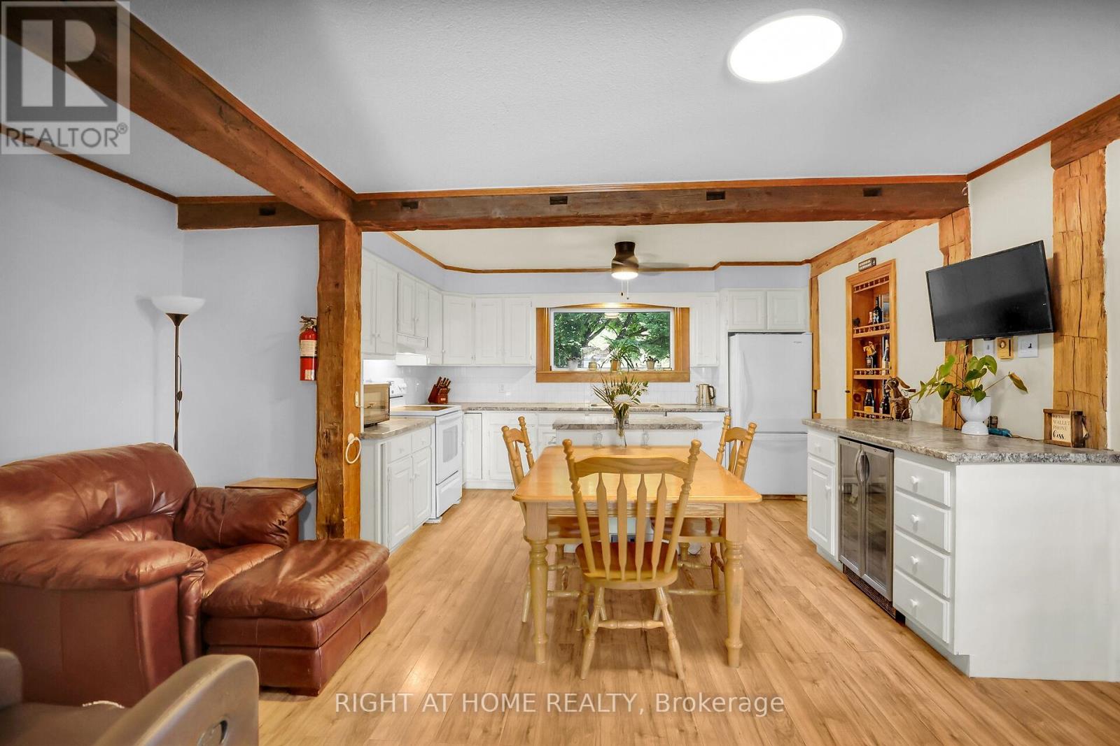 1027 Niagara Stone Road, Niagara-On-The-Lake (Lakeshore), Ontario  L0S 1J0 - Photo 16 - X12361483