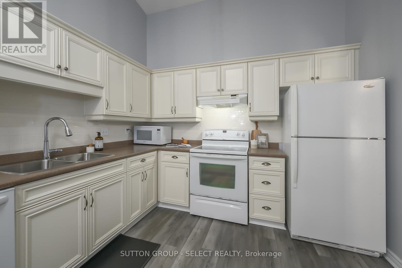 9 - 445 Riverside Drive, London North (North N), Ontario  N6H 2R8 - Photo 10 - X12361524