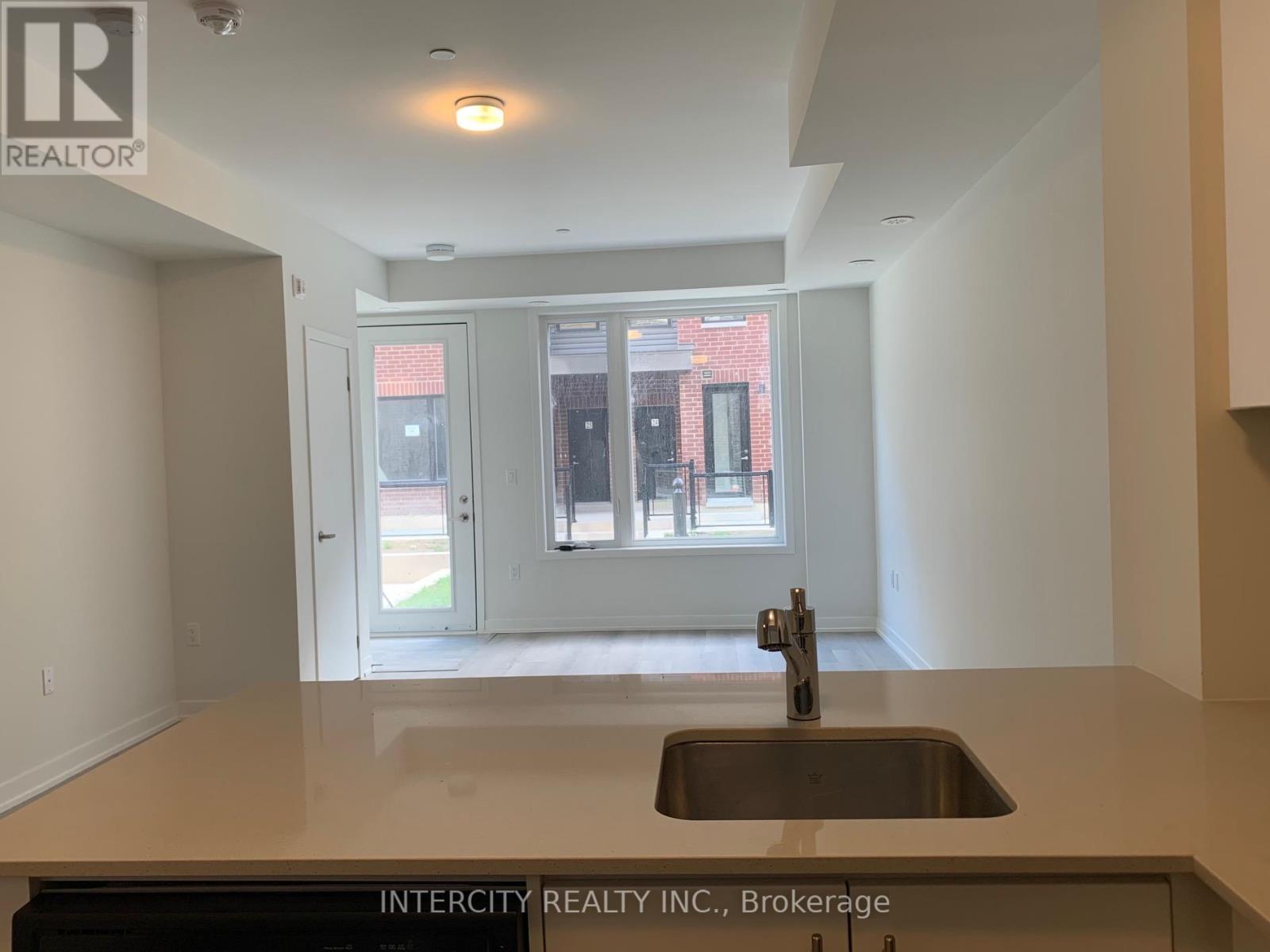 10 - 3409 Ridgeway Drive, Mississauga, Ontario  L5L 0B9 - Photo 5 - W12347837