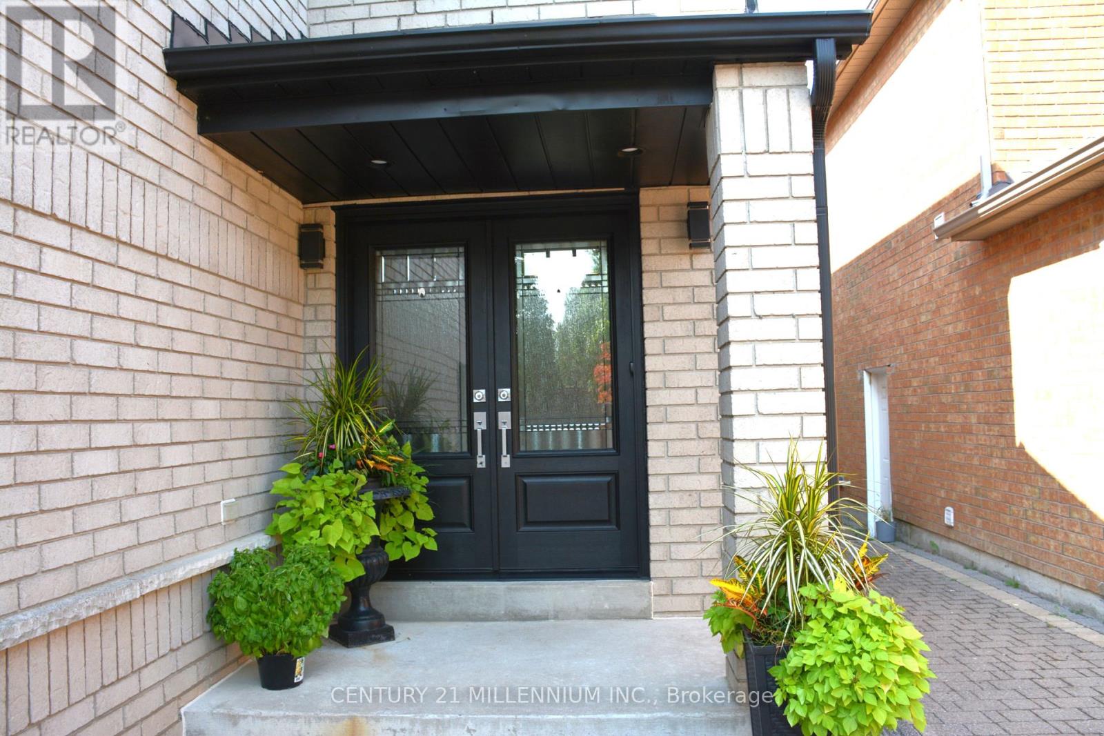 Property at 286 ROYALPARK WAY image 4