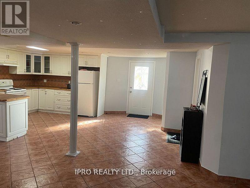 Bsmt - 824 Preston Manor Drive, Mississauga, Ontario  L5V 2L5 - Photo 5 - W12361518