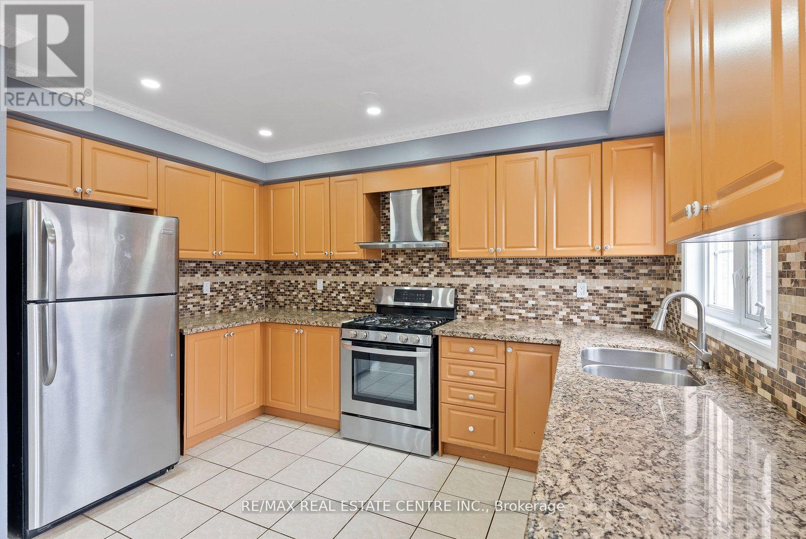 Upper - 5382 Longhouse Crescent, Mississauga, Ontario  L5R 4A5 - Photo 16 - W12361534