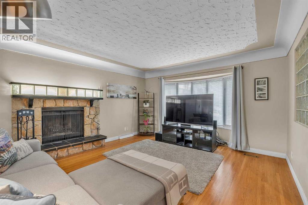 2219 Halifax Crescent Nw, Calgary, Alberta  T2M 4E1 - Photo 8 - A2233489