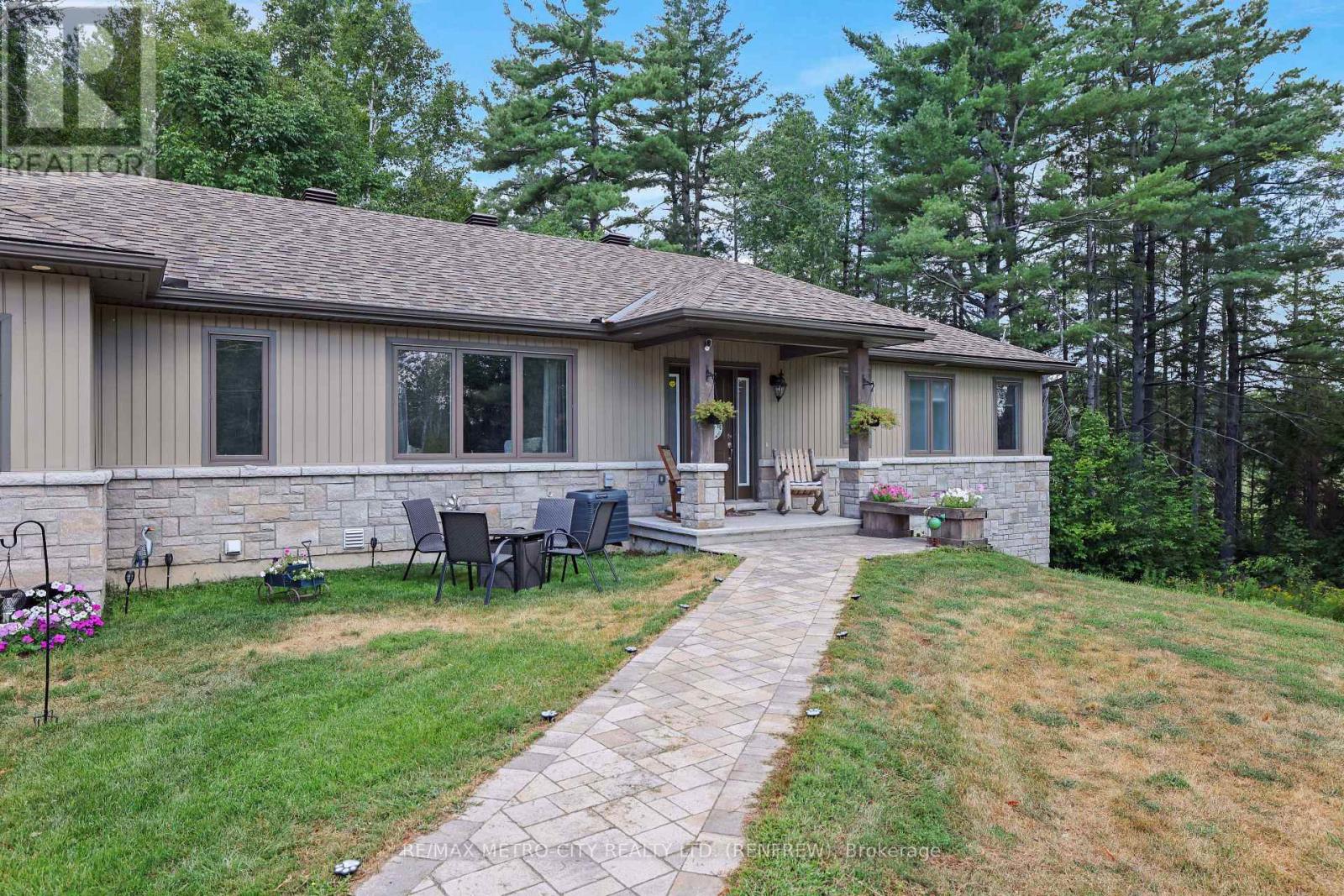 2457 Burnstown Road, Mcnab/braeside, Ontario  K7V 3Z4 - Photo 4 - X12361545